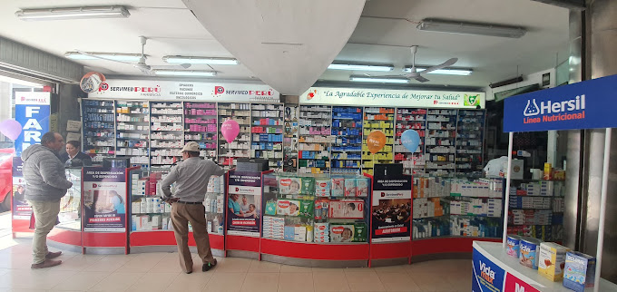 Interior de Farmacia Servimed Perú